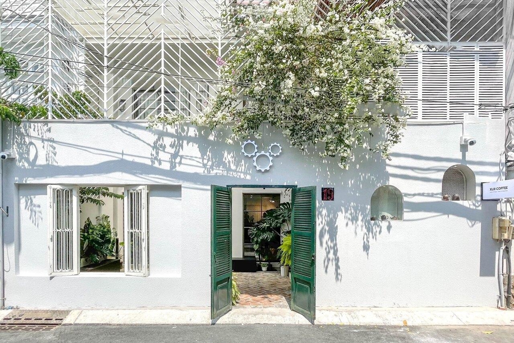 Specialty coffee done right in a modern, minimalist space